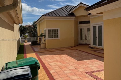 Villa ou maison à louer à Miami, Floride: 4 chambres, 226.5 m2 № 1999525 - photo 9