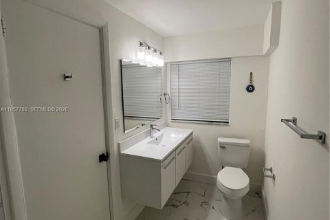 House in Miami Gardens, Florida 3 bedrooms, 157.38 sq.m. № 2011500 - photo 19