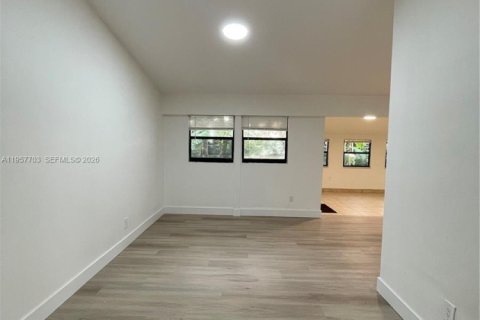 House in Miami Gardens, Florida 3 bedrooms, 157.38 sq.m. № 2011500 - photo 7