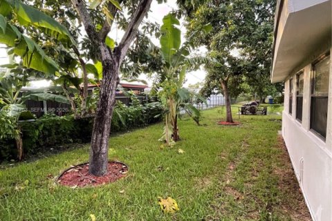 House in Miami Gardens, Florida 3 bedrooms, 157.38 sq.m. № 2011500 - photo 26