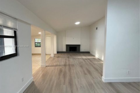 House in Miami Gardens, Florida 3 bedrooms, 157.38 sq.m. № 2011500 - photo 6