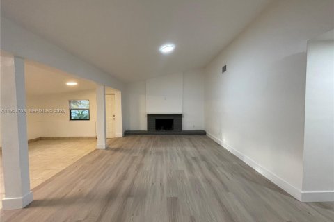 House in Miami Gardens, Florida 3 bedrooms, 157.38 sq.m. № 2011500 - photo 4