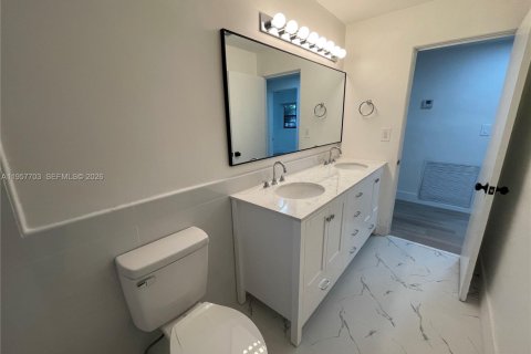 House in Miami Gardens, Florida 3 bedrooms, 157.38 sq.m. № 2011500 - photo 24