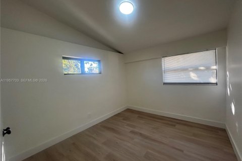 House in Miami Gardens, Florida 3 bedrooms, 157.38 sq.m. № 2011500 - photo 22