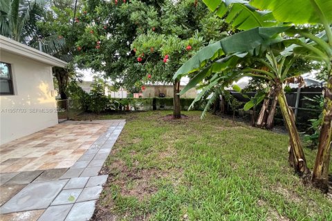 House in Miami Gardens, Florida 3 bedrooms, 157.38 sq.m. № 2011500 - photo 28