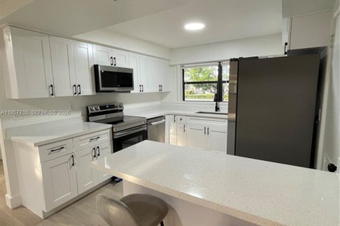 House in Miami Gardens, Florida 3 bedrooms, 157.38 sq.m. № 2011500 - photo 11