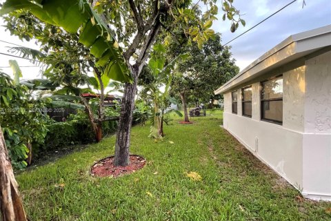 House in Miami Gardens, Florida 3 bedrooms, 157.38 sq.m. № 2011500 - photo 27