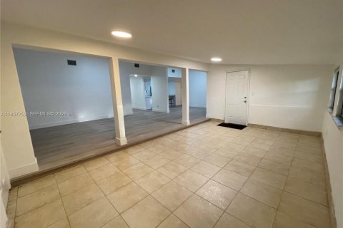 House in Miami Gardens, Florida 3 bedrooms, 157.38 sq.m. № 2011500 - photo 15