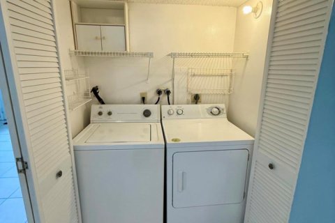 Купить кондоминиум в Корал-Спрингс, Флорида 3 комнаты, 80.82м2, № 2089384 - фото 8