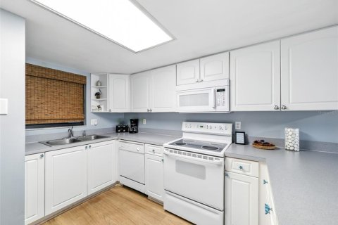 Condo in New Smyrna Beach, Florida, 2 bedrooms  № 1888481 - photo 11