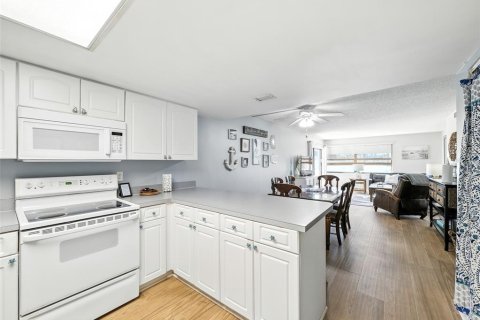 Condo in New Smyrna Beach, Florida, 2 bedrooms  № 1888481 - photo 13