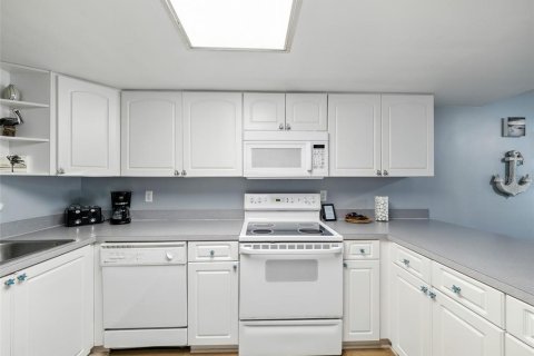 Condo in New Smyrna Beach, Florida, 2 bedrooms  № 1888481 - photo 12