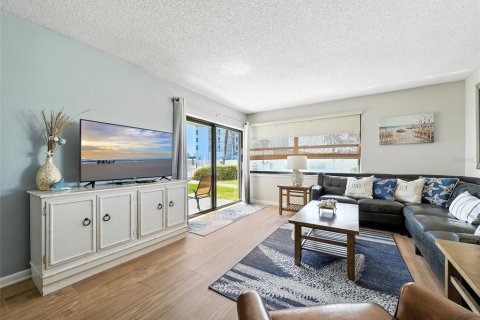 Condo in New Smyrna Beach, Florida, 2 bedrooms  № 1888481 - photo 9