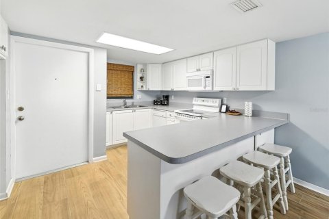 Condo in New Smyrna Beach, Florida, 2 bedrooms  № 1888481 - photo 14