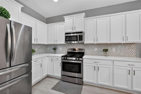 Villa ou maison à vendre à Deltona, Floride: 4 chambres, 227.52 m2 № 2324204 - photo 2