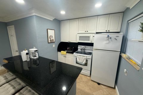 Condo in Fort Lauderdale, Florida, 2 bedrooms  № 2361994 - photo 8