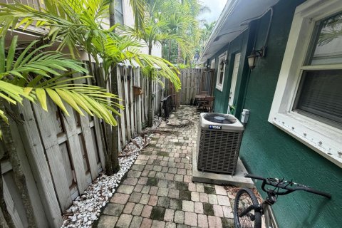 Condo in Fort Lauderdale, Florida, 2 bedrooms  № 2361994 - photo 17