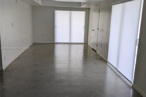 Condo in Miami, Florida, 1 bedroom  № 1943389 - photo 3