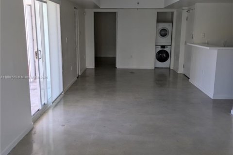 Condo in Miami, Florida, 1 bedroom  № 1943389 - photo 4