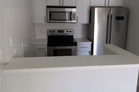 Condo in Miami, Florida, 1 bedroom  № 1943389 - photo 6