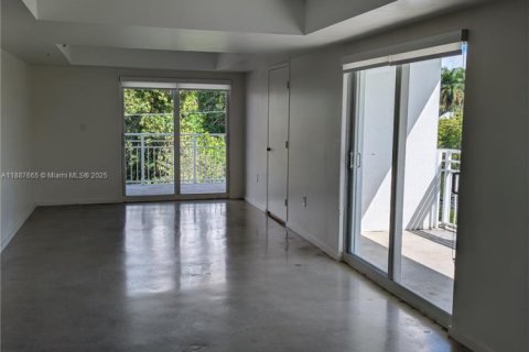 Condo in Miami, Florida, 1 bedroom  № 1943389 - photo 2