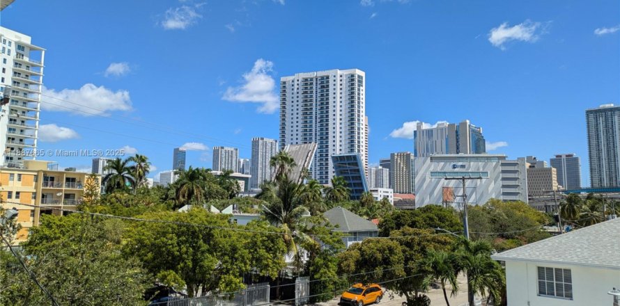 Condo in Miami, Florida, 1 bedroom  № 1943389