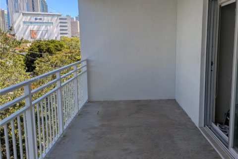 Condo in Miami, Florida, 1 bedroom  № 1943389 - photo 10