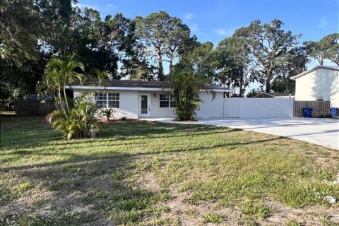 Casa en alquiler en Sarasota, Florida, 3 dormitorios, 105.26 m2 № 1912884 - foto 1