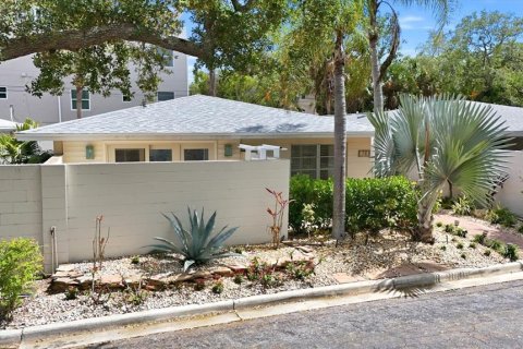 Villa ou maison à vendre à Sarasota, Floride: 2 chambres, 155.33 m2 № 2417042 - photo 4