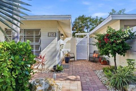 Villa ou maison à vendre à Sarasota, Floride: 2 chambres, 155.33 m2 № 2417042 - photo 6