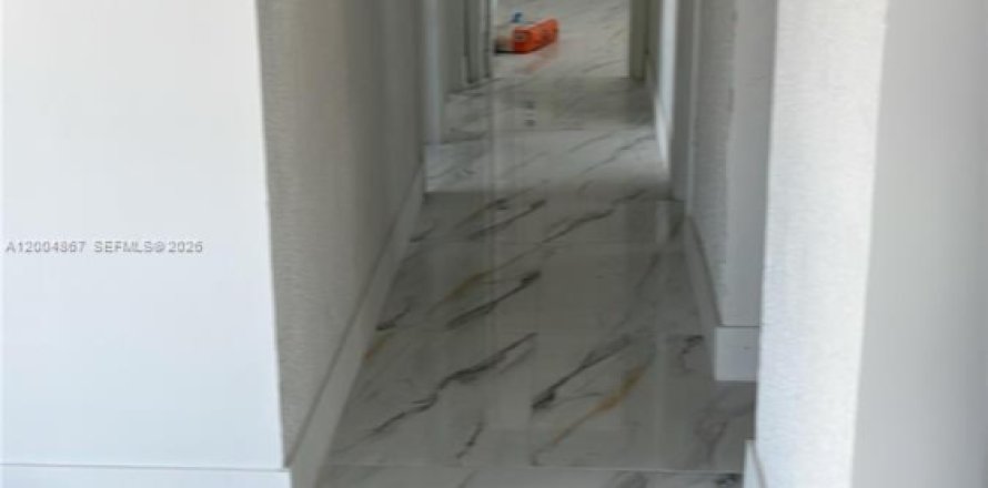 House in Miami Gardens, Florida 3 bedrooms, 109.16 sq.m. № 2069545