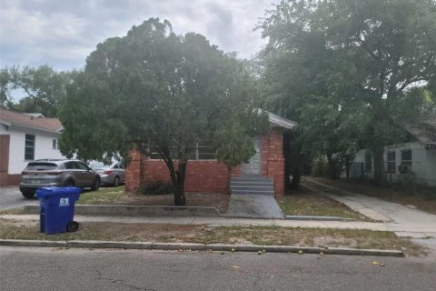 House in Saint Petersburg, Florida 3 bedrooms, 137.12 sq.m. № 2396349