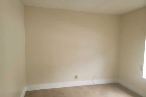 House in Saint Petersburg, Florida 3 bedrooms, 137.12 sq.m. № 2396349 - photo 3