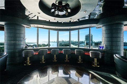 Condo in Miami Beach, Florida, 3 bedrooms  № 1956009 - photo 2