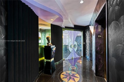 Condo in Miami Beach, Florida, 3 bedrooms  № 1956009 - photo 11