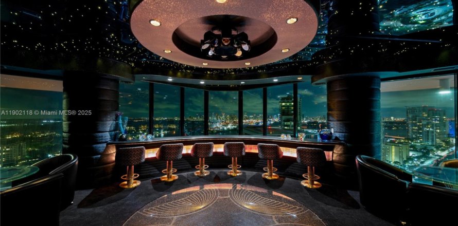 Кондоминиум с 3 спальнями в Майами-Бич, Флорида № 1956009