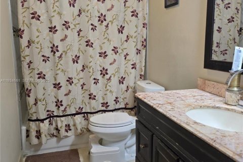 Casa en venta en Pembroke Pines, Florida, 3 dormitorios, 142.14 m2 № 1992842 - foto 14