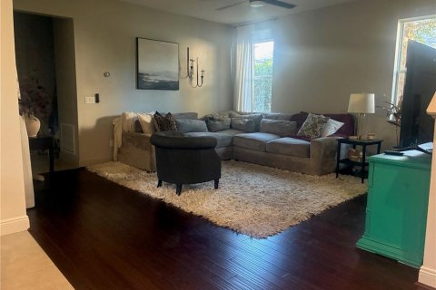 House in Apopka, Florida 4 bedrooms, 236.53 sq.m. № 2108530 - photo 8