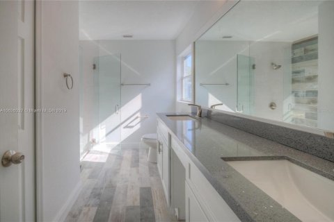 Casa en venta en Orlando, Florida, 5 dormitorios, 228.26 m2 № 2230738 - foto 9