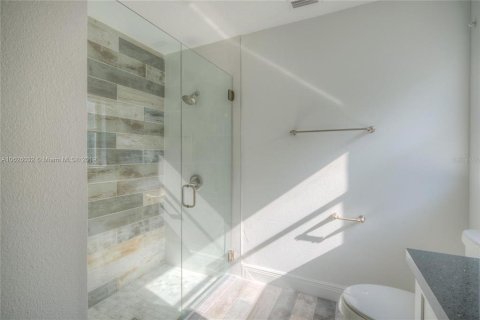 Casa en venta en Orlando, Florida, 5 dormitorios, 228.26 m2 № 2230738 - foto 8