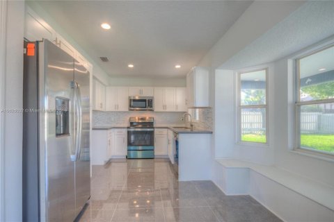Casa en venta en Orlando, Florida, 5 dormitorios, 228.26 m2 № 2230738 - foto 7