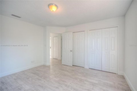 Casa en venta en Orlando, Florida, 5 dormitorios, 228.26 m2 № 2230738 - foto 16