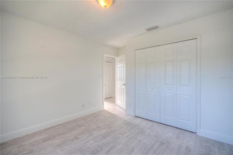 Casa en venta en Orlando, Florida, 5 dormitorios, 228.26 m2 № 2230738 - foto 10