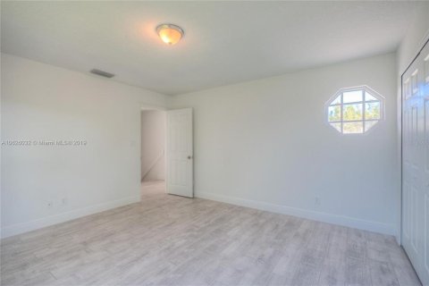 Casa en venta en Orlando, Florida, 5 dormitorios, 228.26 m2 № 2230738 - foto 19