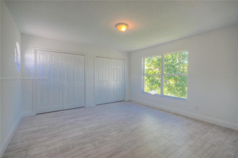 Casa en venta en Orlando, Florida, 5 dormitorios, 228.26 m2 № 2230738 - foto 13