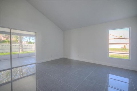 Casa en venta en Orlando, Florida, 5 dormitorios, 228.26 m2 № 2230738 - foto 24