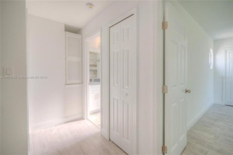 Casa en venta en Orlando, Florida, 5 dormitorios, 228.26 m2 № 2230738 - foto 11