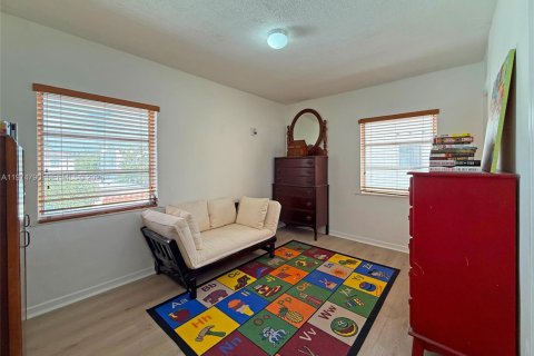 Casa en venta en Miami, Florida, 4 dormitorios, 281.96 m2 № 2036103 - foto 19