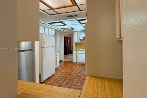 Casa en venta en Miami, Florida, 4 dormitorios, 281.96 m2 № 2036103 - foto 14