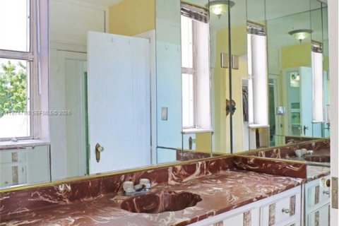 Casa en venta en Miami, Florida, 4 dormitorios, 281.96 m2 № 2036103 - foto 15